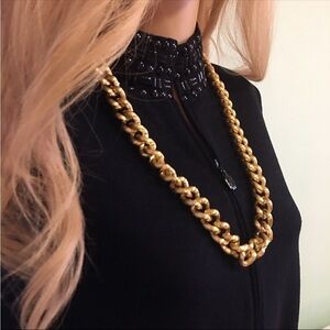 ST. JOHN BLACK SWEATER SIZE 10 LIKE NEW CONDITION